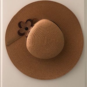 Sun hat with flower accent